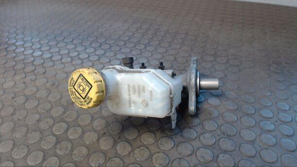 Foto: HAUPTBREMSZYLINDER eines Fiat 500 1.3 Multijet 16V DPF GL