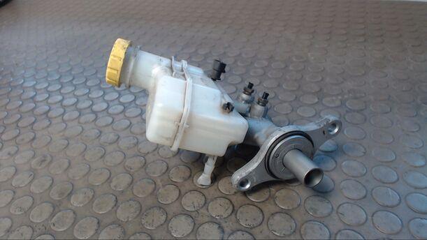 Foto: HAUPTBREMSZYLINDER eines Fiat 500 1.3 Multijet 16V DPF GL