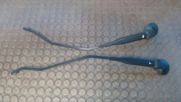 Foto: SCHEIBENWISCHERARME VORN eines Smart smart & pure Anfora