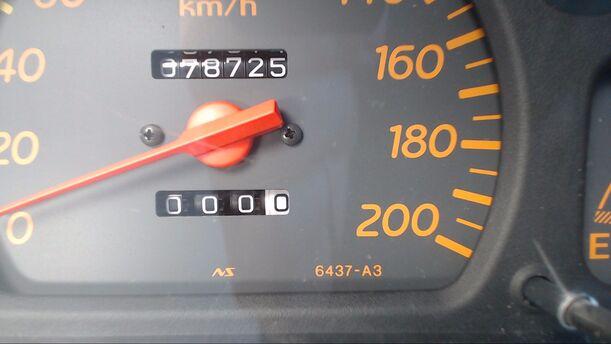 Foto: TACHOEINHEIT eines Honda Logo 1.3I