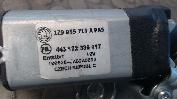 Foto: SCHEIBENWISCHERMOTOR HINTEN eines Skoda Octavia Combi 1.9 TDI DSG