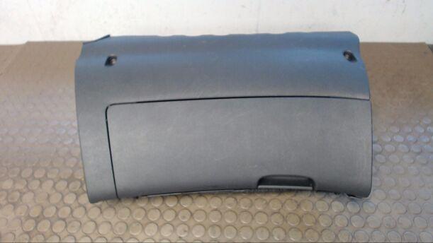 Foto: HANDSCHUHFACH eines Skoda Octavia Combi 1.9 TDI DSG GL