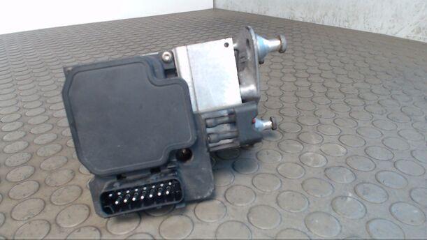 Foto: HAUPTBREMSAGGREGAT ABS/ESP eines Mercedes-Benz E 320 T CDI GL