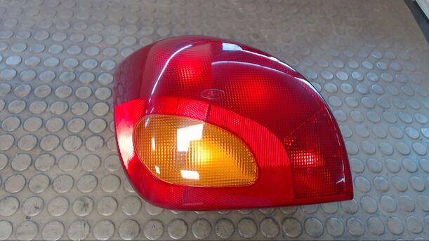 Foto: HECKLEUCHTE / RÜCKLICHT LINKS eines Ford Fiesta GL