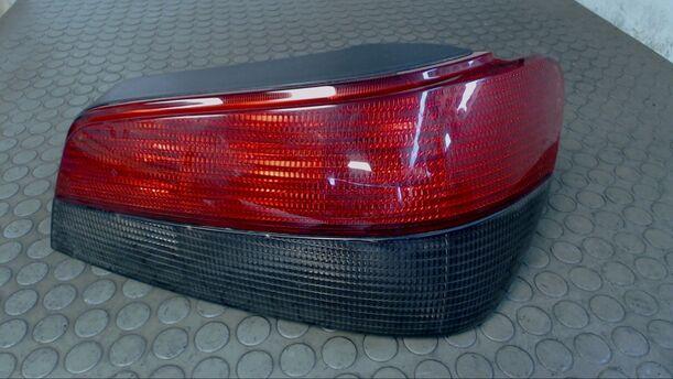 Foto: HECKLEUCHTE / RÜCKLICHT RECHTS eines Peugeot 306 Top