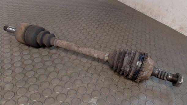 Foto: ANTRIEBSWELLE LINKS eines Peugeot 306 GT