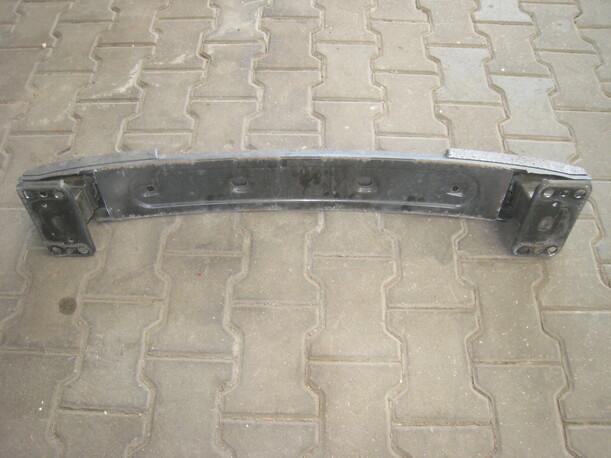 Foto: VERSTÄRKUNG VORN OBEN eines Fiat 500 1.3 Multijet 16V DPF GL
