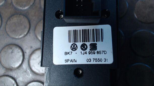 Foto: FENSTERHEBERSCHALTER eines VW Passat Variant 1.9 TDI GT