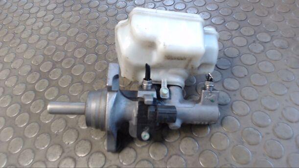 Foto: HAUPTBREMSZYLINDER eines VW Golf Variant 1.9 TDI