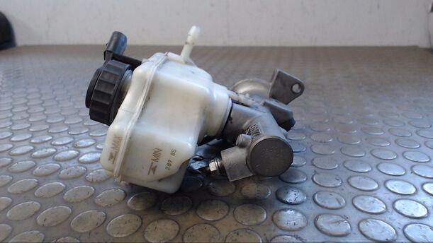 Foto: HAUPTBREMSZYLINDER eines VW Golf Variant 1.9 TDI