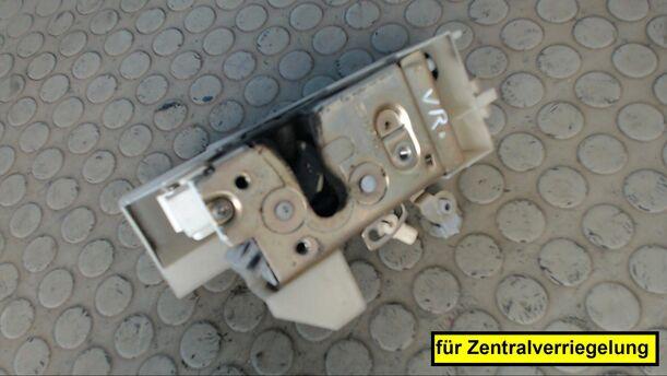 Foto: TÜRSCHLOSS VORN RECHTS eines Mazda 121 S
