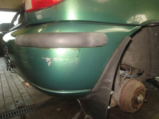 Foto: STOßSTANGE / STOSSFÄNGER HINTEN eines Mazda 121 S