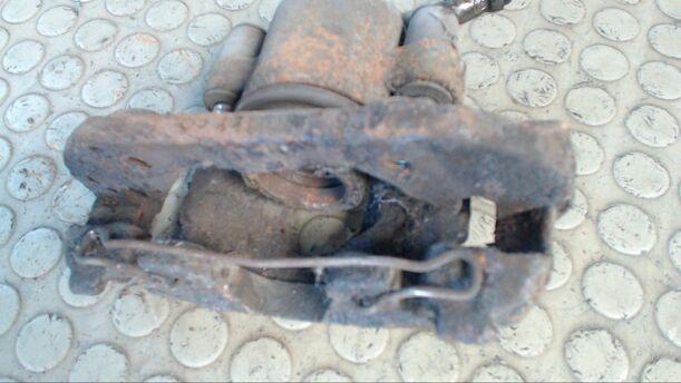 Foto: BREMSSATTEL VORN RECHTS eines Mazda 121 S