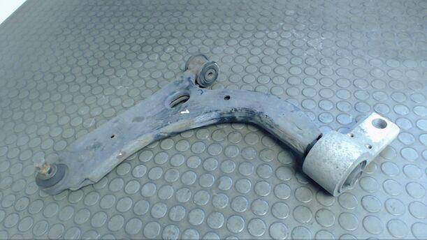 Foto: QUERLENKER LINKS eines Mazda 2 1.4l