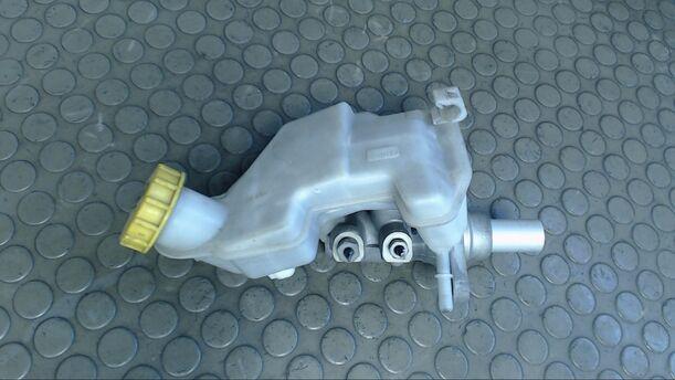 Foto: HAUPTBREMSZYLINDER eines Mazda 2 1.4l
