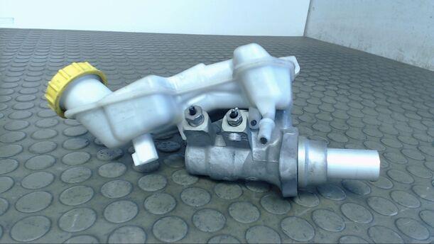 Foto: HAUPTBREMSZYLINDER eines Mazda 2 1.4l