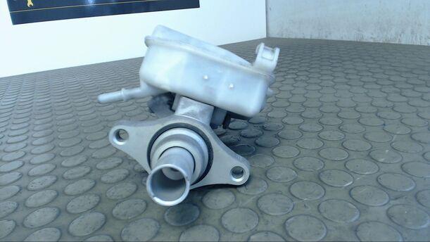 Foto: HAUPTBREMSZYLINDER eines Mazda 2 1.4l