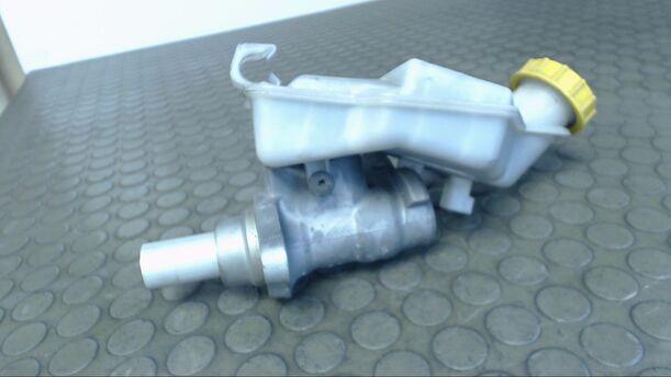 Foto: HAUPTBREMSZYLINDER eines Mazda 2 1.4l