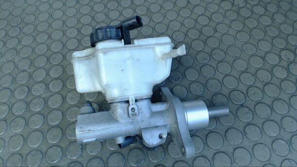 Foto: HAUPTBREMSZYLINDER eines VW Caddy 1.9 TDI DSG S