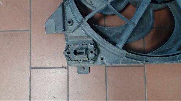 Foto: ELEKTROLÜFTER eines Ford Mondeo 2.0