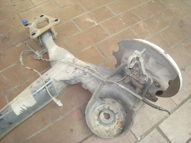 Foto: HINTERACHSE eines Peugeot Partner Tepee HDi FAP 110