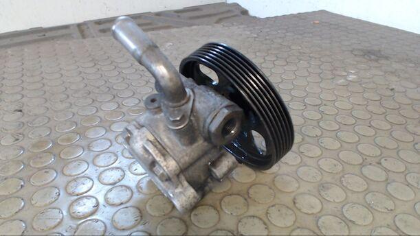 Foto: PUMPE SERVOLENKUNG eines Ford Fiesta 1.4 TDCI acenta