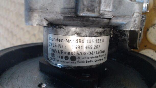 Foto: PUMPE SERVOLENKUNG eines Audi A6 Avant 2.5 TDI quattro GL