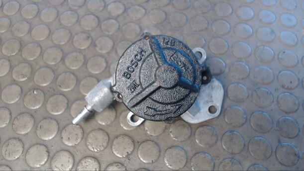 Foto: VAKUUMPUMPE eines Citroen C8 2.2 HDi GL