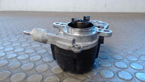Foto: VAKUUMPUMPE eines Citroen C8 2.2 HDi GL