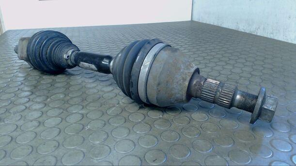 Foto: ANTRIEBSWELLE VORN LINKS eines Opel Astra 1.9 CDTI DPF acenta