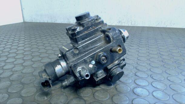 Foto: DIESELEINSPRITZPUMPE/HOCHDRUCKPUMPE eines Opel Astra 1.9 CDTI DPF acenta