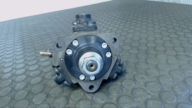 Foto: DIESELEINSPRITZPUMPE/HOCHDRUCKPUMPE eines Opel Astra 1.9 CDTI DPF acenta