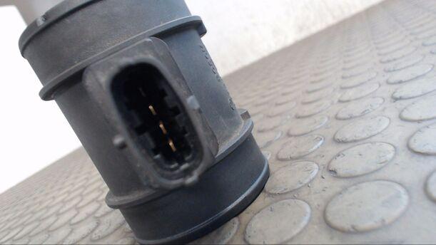 Foto: LUFTMASSENMESSER BOSCH eines Opel Astra 1.9 CDTI DPF acenta