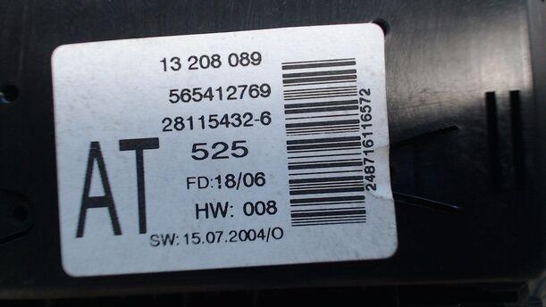 Foto: DISPLAY/BILDSCHIRM eines Opel Astra 1.9 CDTI DPF acenta