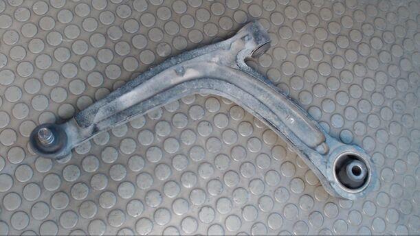 Foto: QUERLENKER VORN UNTEN LINKS eines Ford Ka 1.2 Start-Stopp-System acenta