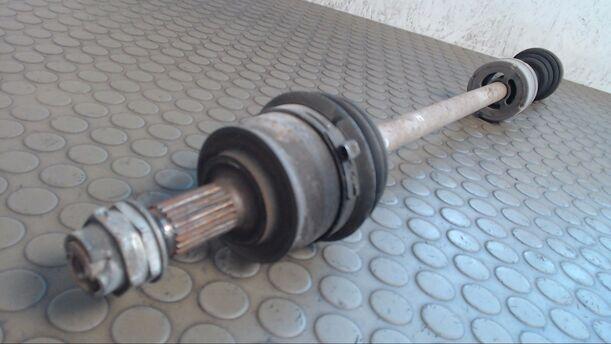 Foto: ANTRIEBSWELLE VORN RECHTS eines Ford Ka 1.2 Start-Stopp-System acenta