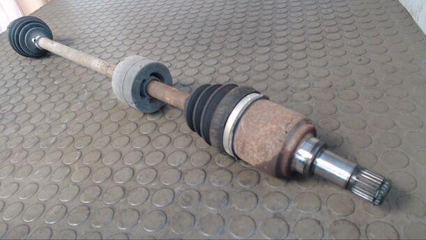 Foto: ANTRIEBSWELLE VORN RECHTS eines Ford Ka 1.2 Start-Stopp-System acenta