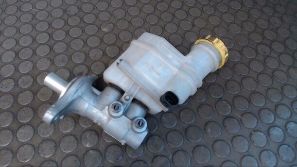 Foto: HAUPTBREMSZYLINDER eines Ford Ka 1.2 Start-Stopp-System acenta