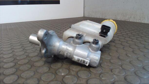 Foto: HAUPTBREMSZYLINDER eines Ford Ka 1.2 Start-Stopp-System acenta
