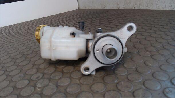 Foto: HAUPTBREMSZYLINDER eines Ford Ka 1.2 Start-Stopp-System acenta