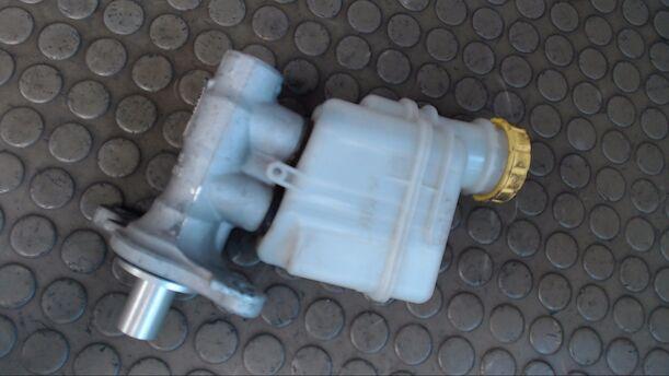 Foto: HAUPTBREMSZYLINDER eines Ford Ka 1.2 Start-Stopp-System acenta