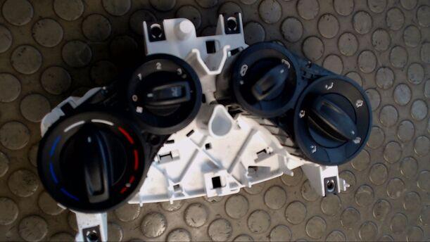Foto: HEIZUNGSBETÄTIGUNG eines Ford Ka 1.2 Start-Stopp-System acenta