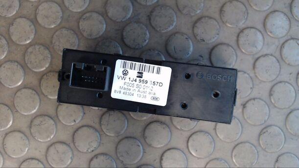 Foto: FENSTERHEBERSCHALTER eines Seat Toledo 1.6 acenta