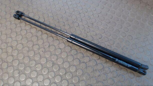 Foto: HECKKLAPPENDÄMPFERPAAR eines Saab 9-3 2.2 TiD acenta