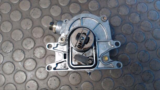 Foto: VAKUUMPUMPE eines Saab 9-3 2.2 TiD acenta