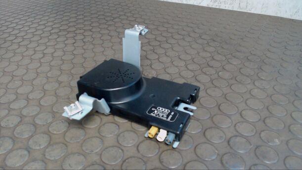 Foto: ANTENNENVERSTÄRKER / ANTENNENMODUL eines Audi A3 2.0 TDI Sportback DPF GL