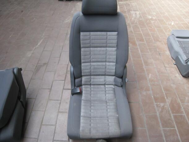 Foto: SITZ 2. REIHE LINKS eines VW Touran 1.9 TDI GL