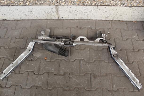 Foto: FRONTBLECH / SCHLOSSTRÄGER OBEN eines Mercedes-Benz A 170 CDI L GL