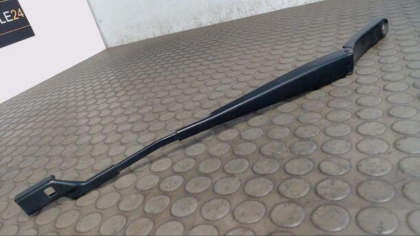 Foto: SCHEIBENWISCHERARM LINKS VORN eines VW Passat Variant 2.0 TDI GL