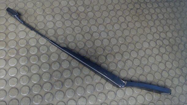 Foto: SCHEIBENWISCHERARM LINKS VORN eines VW Passat Variant 2.0 TDI GL